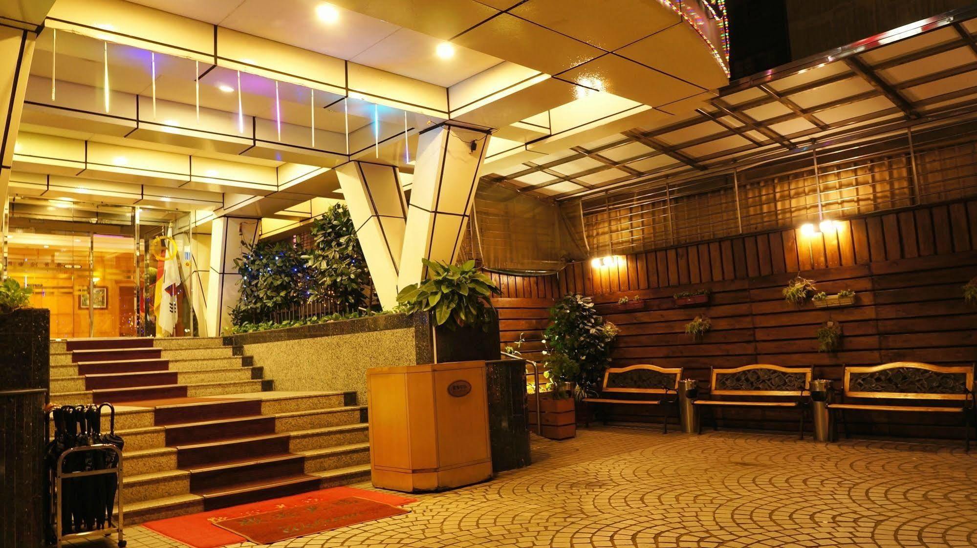 Oriental Hotel Tainan Eksteriør bilde